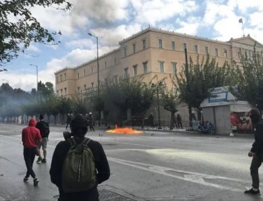 Επεισόδια στο Σύνταγμα στην μαθητική πορεία κατά του νομοσχεδίου Γάβρογλου